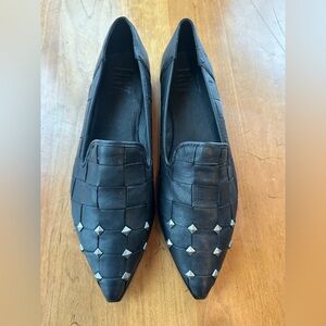 Frye Kenzie studded loafer in black leather with pyramid studs 9.5